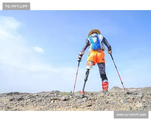 “独腿侠”张旭印截肢后七年爬遍三山五岳，雪中登华山引热议